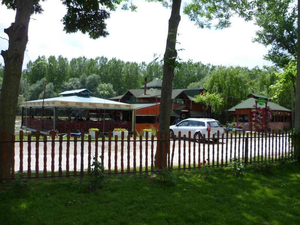Pool And Villa Splav Dunavac Futog Экстерьер фото